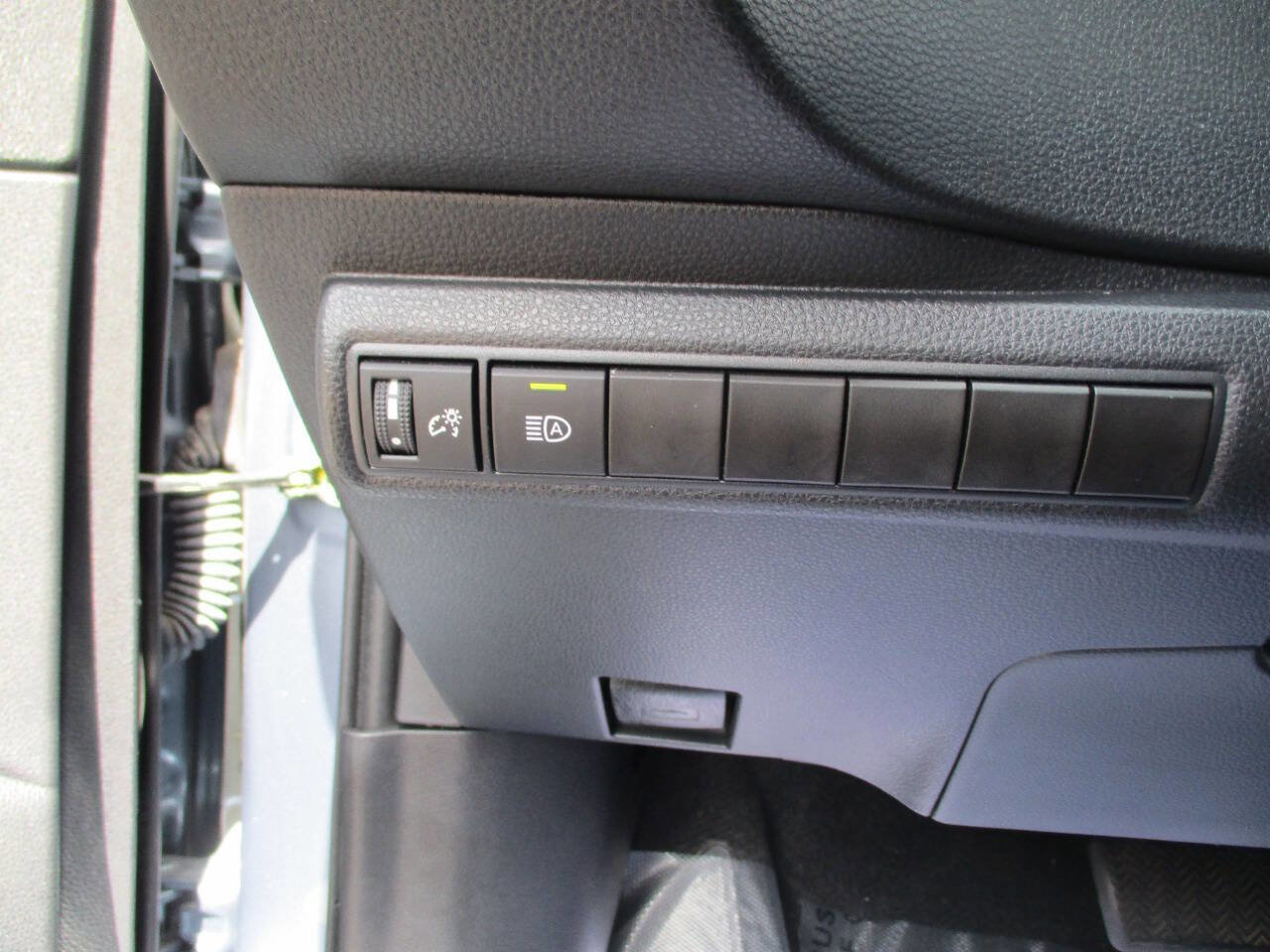 Used 2022 Toyota Corolla LE FWD image 14