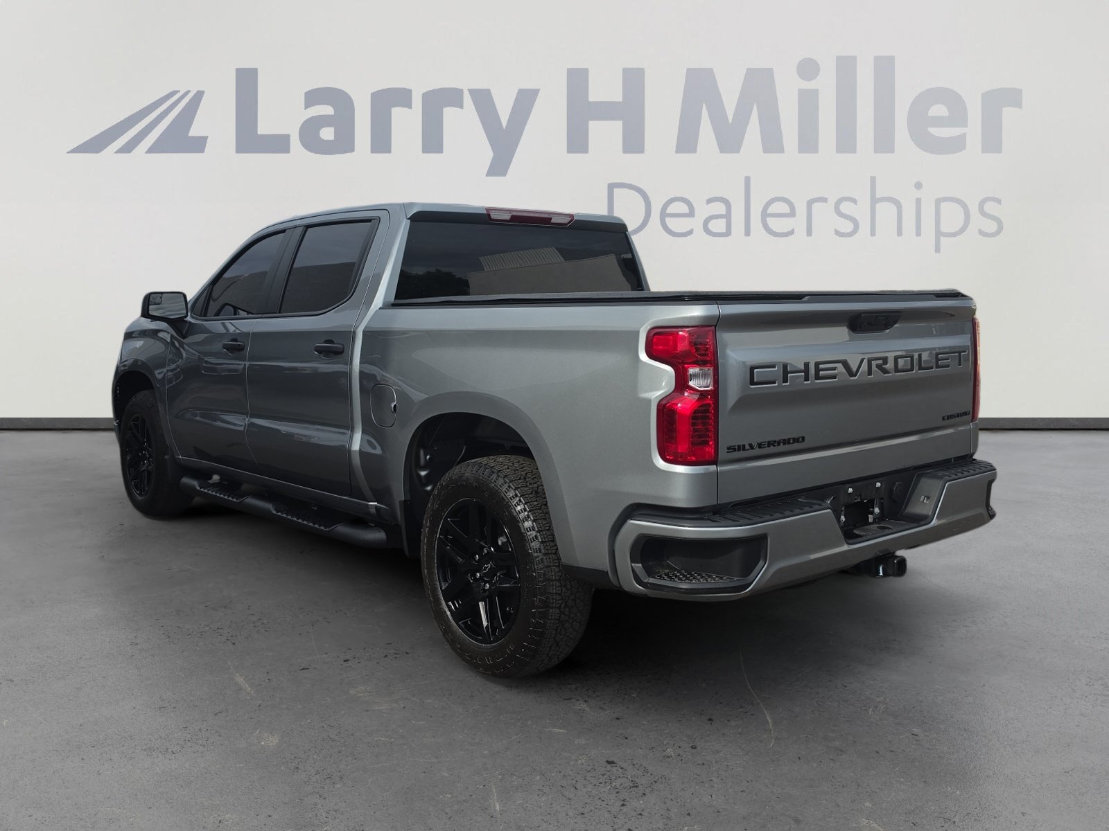 Used 2026 Chevrolet Silverado 1500 Custom w/ Turbomax Blackout Package RWD image 3