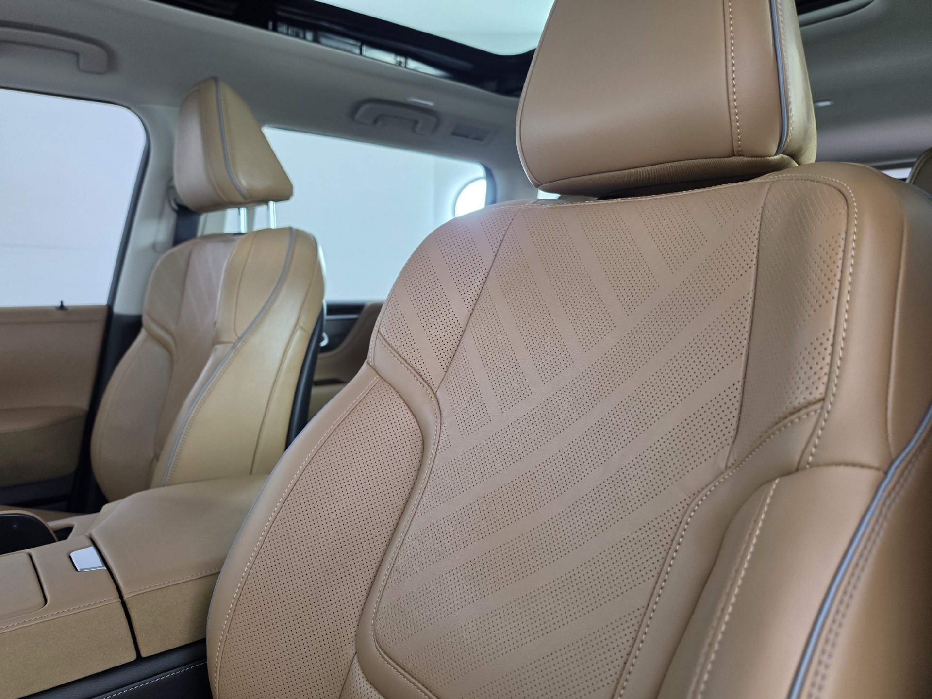 Used 2026 INFINITI QX80 Luxe RWD image 5