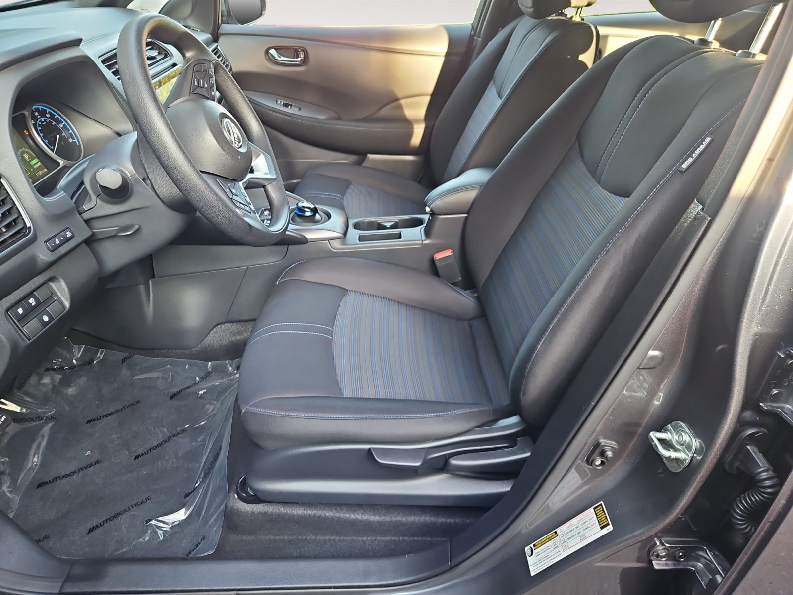 Used 2025 Nissan Leaf S FWD image 9