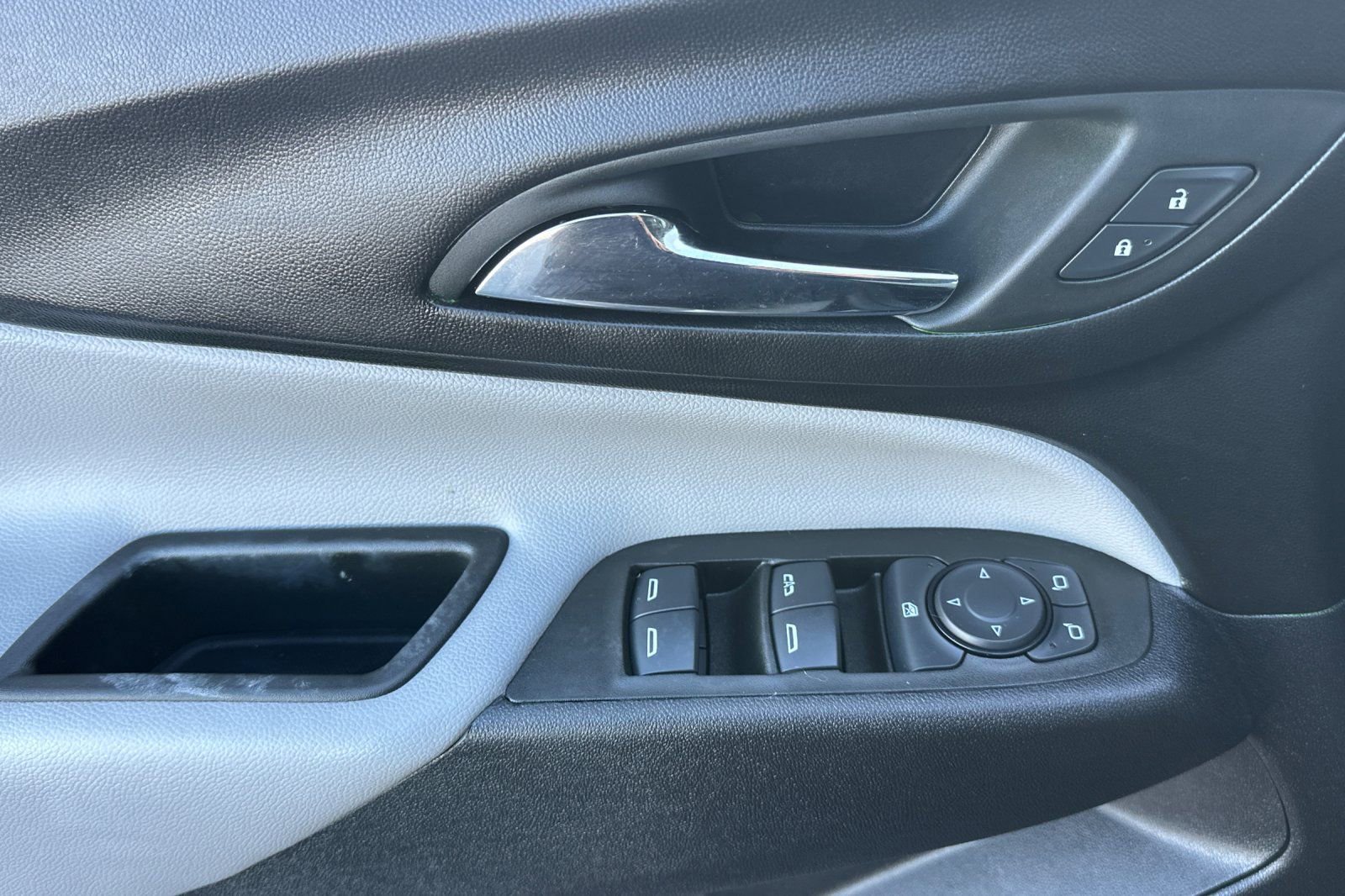 Used 2024 Chevrolet Equinox LS image 12