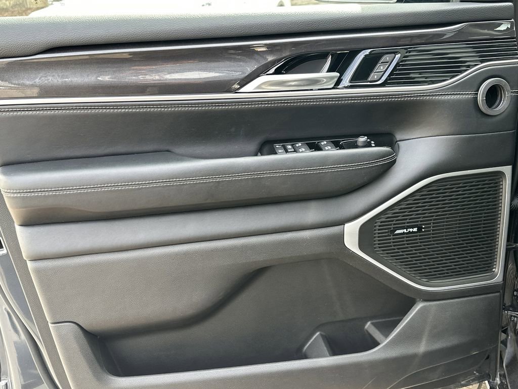 Used 2024 Jeep Wagoneer 2WD w/ Premium Group I image 10