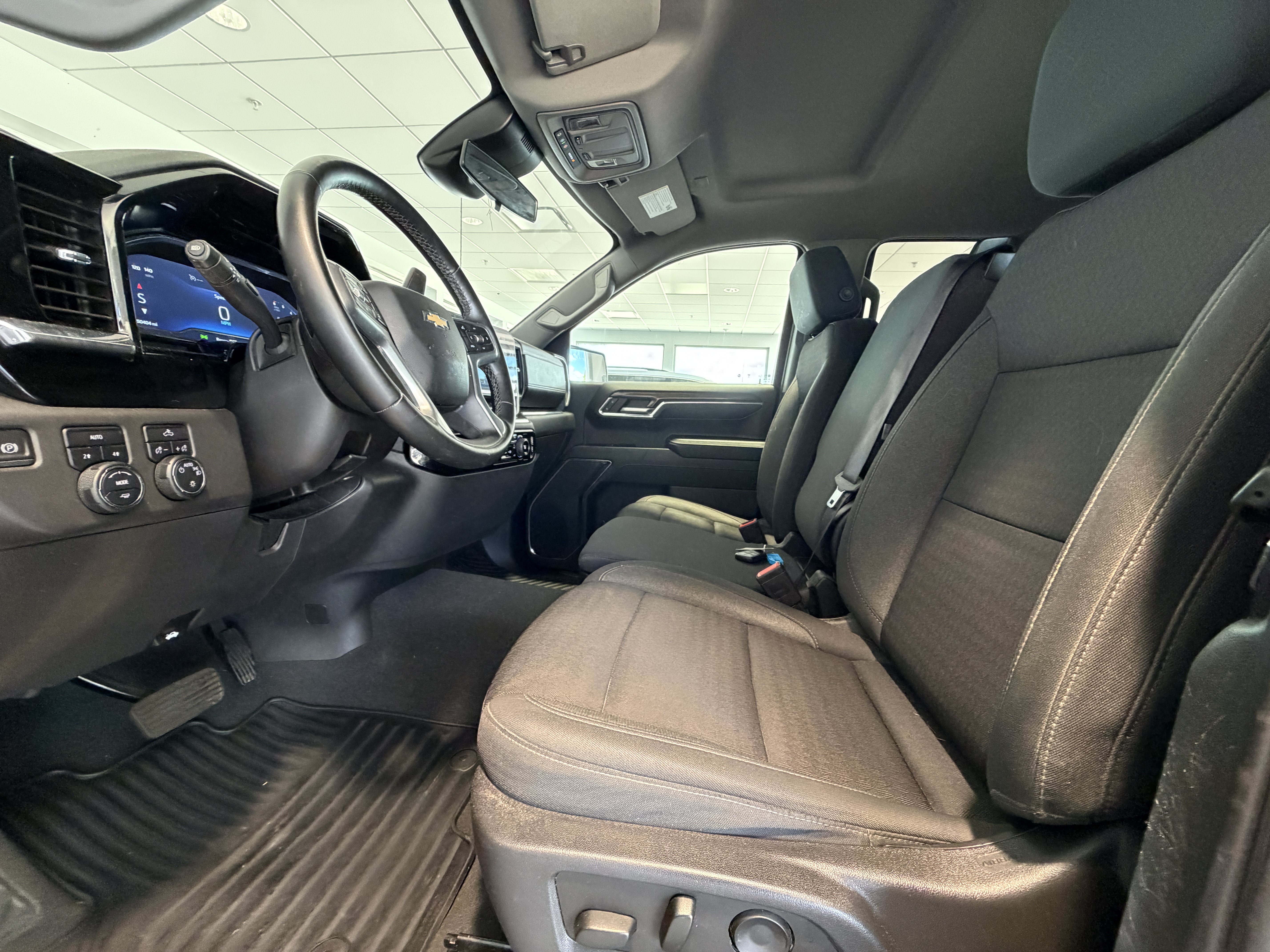 Used 2023 Chevrolet Silverado 1500 LT AWD/4WD image 2