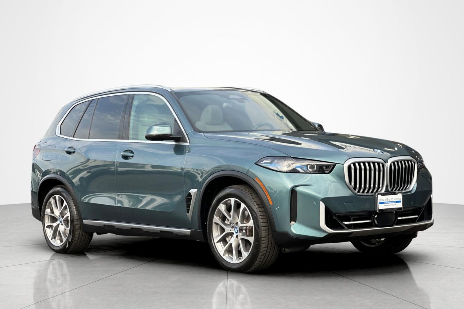 Used 2025 BMW X5 xDrive50e w/ Premium Package AWD/4WD image 7
