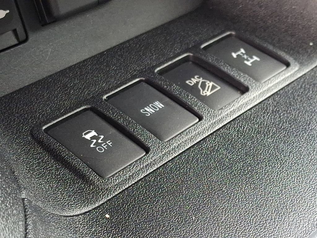Used 2019 Toyota Highlander XLE AWD/4WD image 25