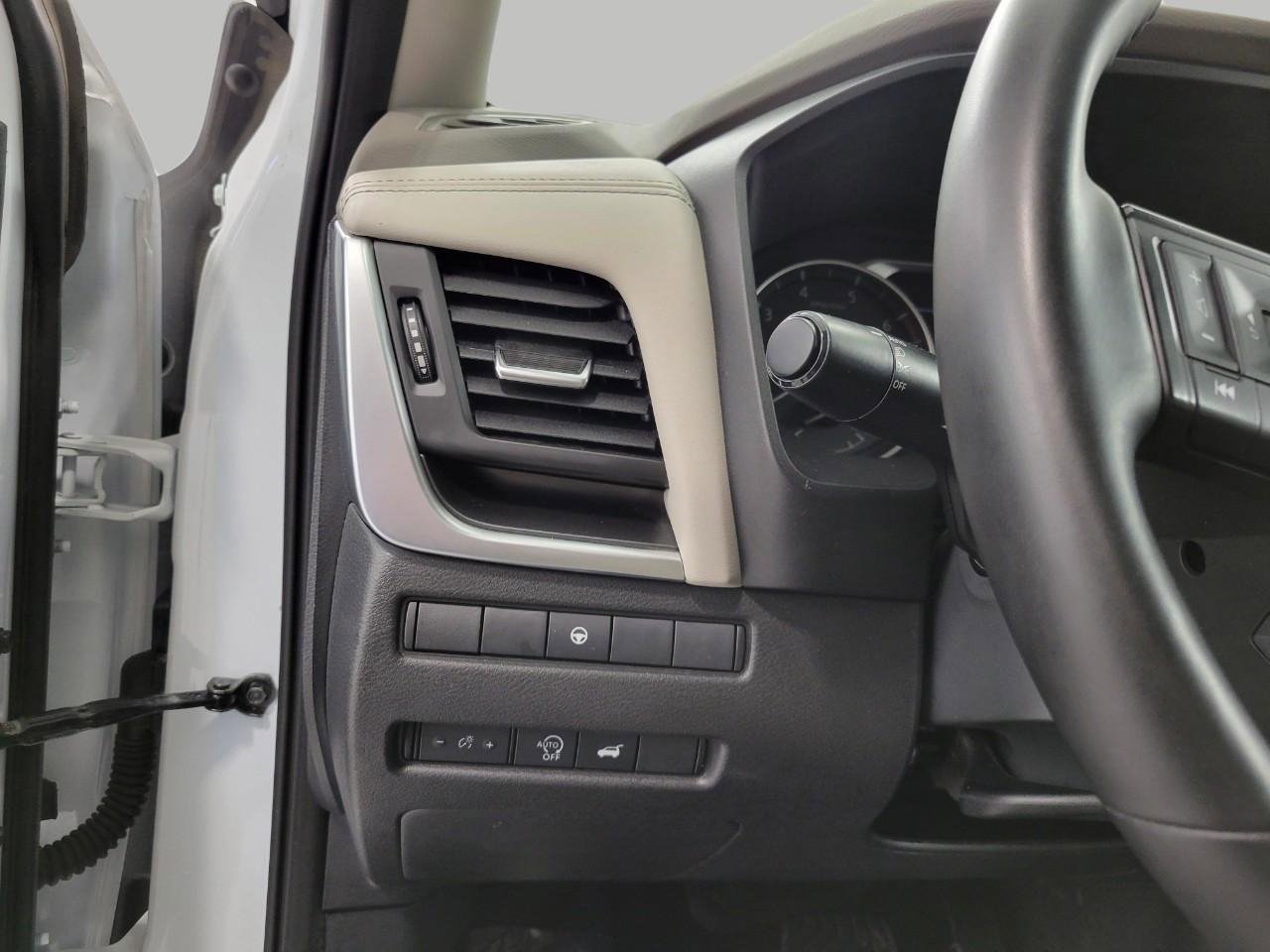 Used 2025 Nissan Rogue SV image 10