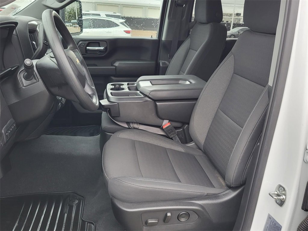 Used 2025 Chevrolet Silverado 2500 Custom w/ Custom Value Package image 16