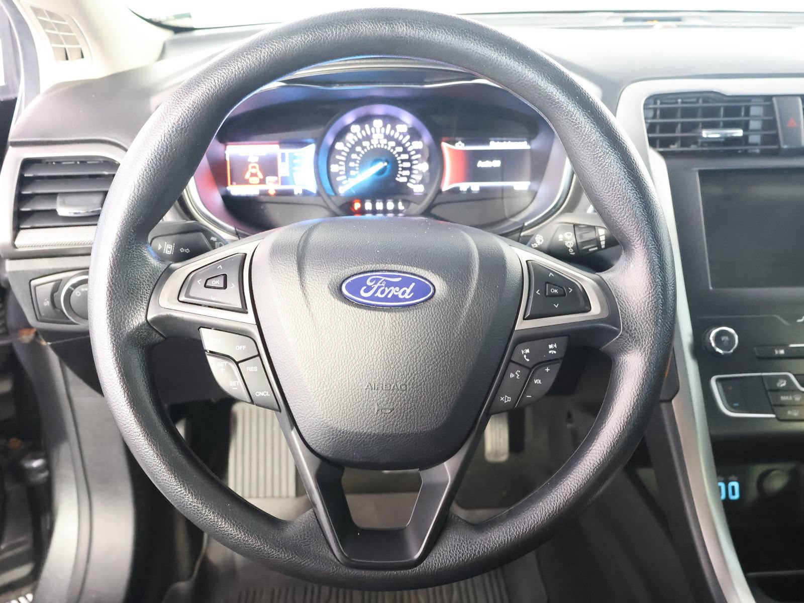 Used 2020 Ford Fusion SE FWD image 29
