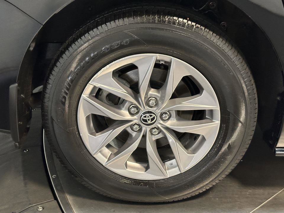 Certified 2021 Toyota Sienna XLE image 16