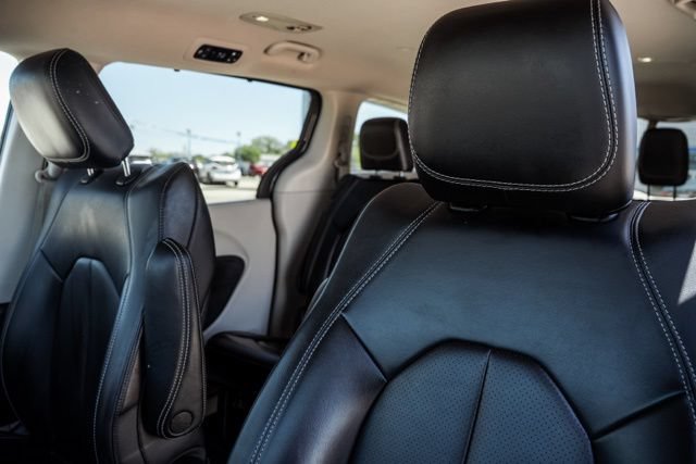 Used 2023 Chrysler Pacifica Touring-L FWD image 25