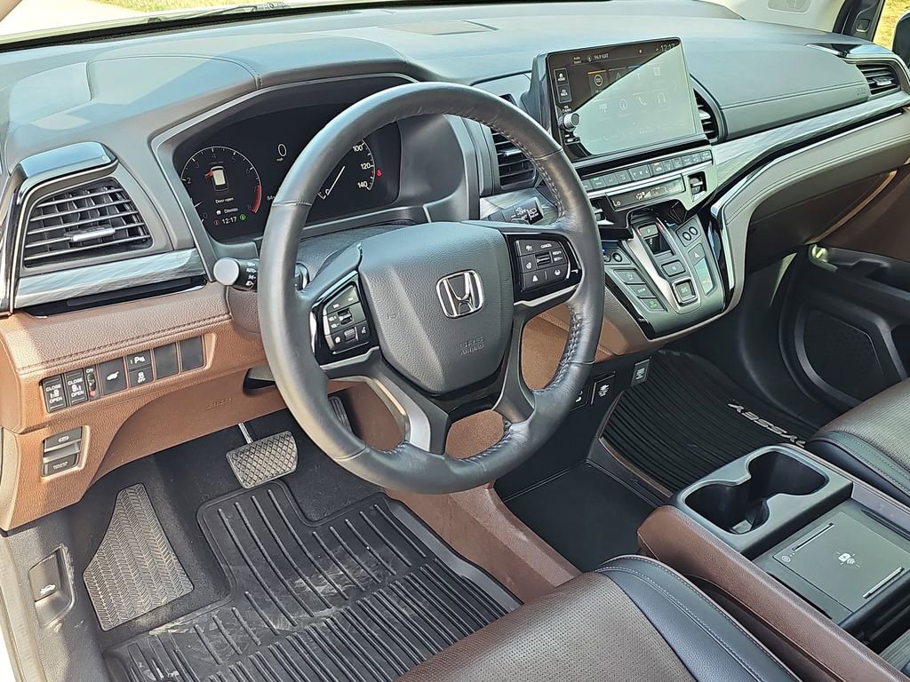 Used 2025 Honda Odyssey Elite image 16