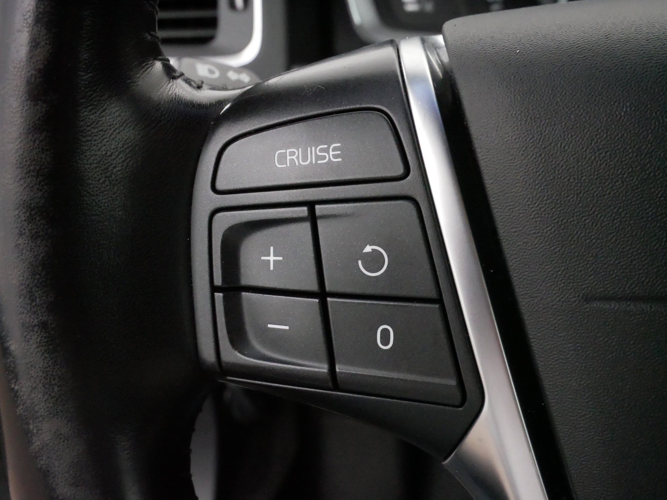 Used 2018 Volvo V60 T5 Cross Country w/ Convenience Package image 26