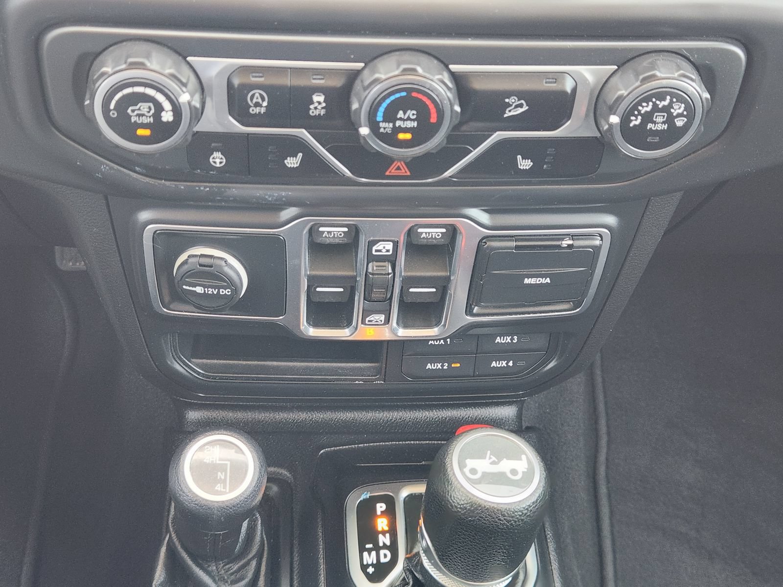 Used 2018 Jeep Wrangler Unlimited Sport S AWD/4WD image 19