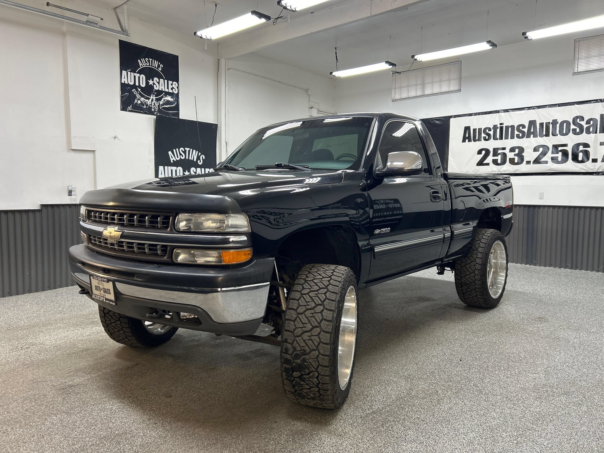 Used 1999 Chevrolet Silverado 1500 LS w/ Off-Road Chassis Pkg AWD/4WD image 3
