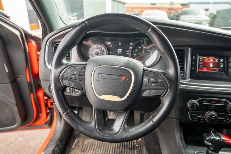 Used 2017 Dodge Charger SE w/ Blacktop Package RWD image 11