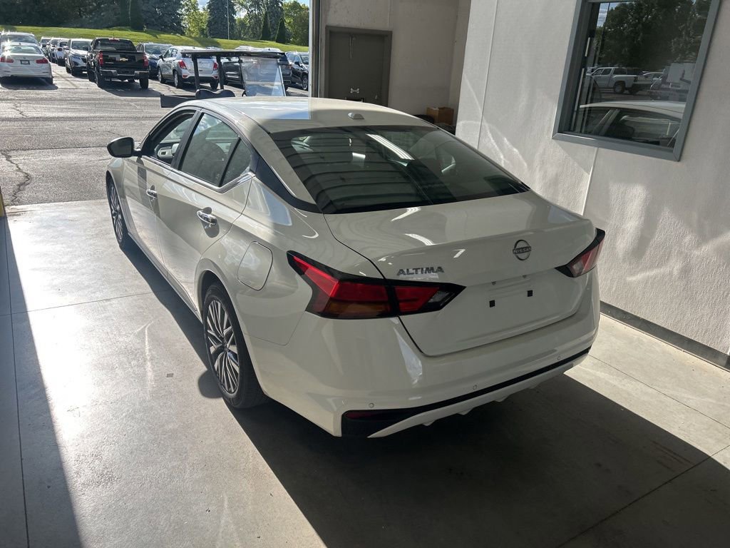 Used 2025 Nissan Altima 2.5 SV FWD image 5