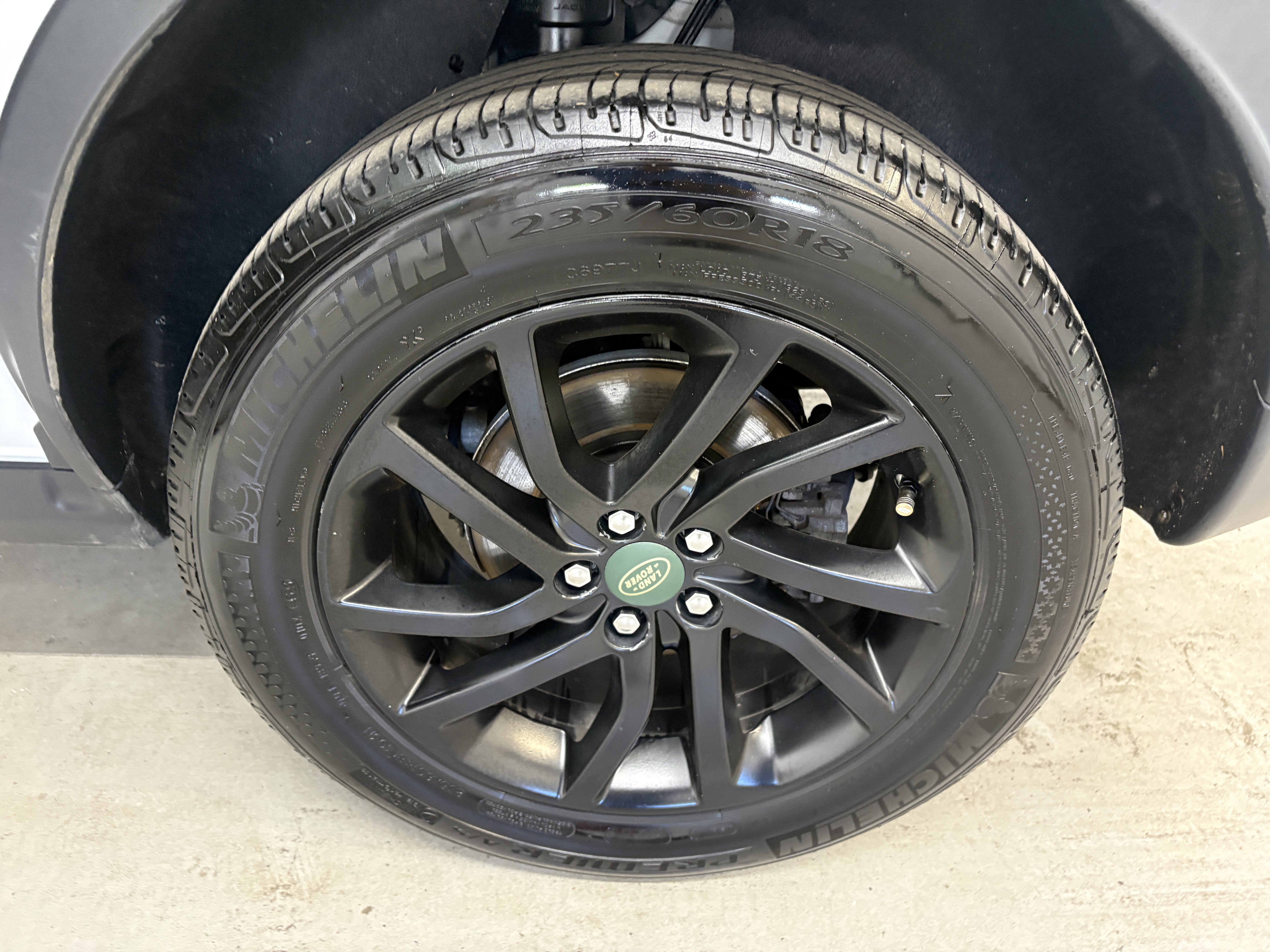 Used 2019 Land Rover Discovery Sport HSE AWD/4WD image 7