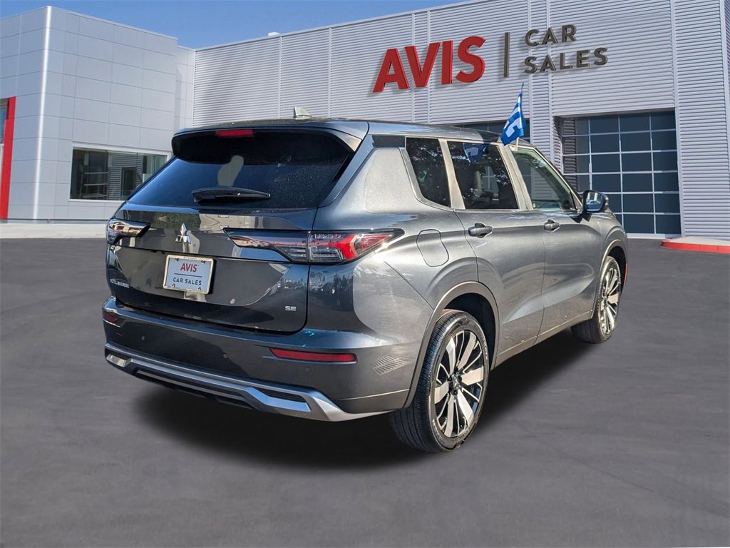 Used 2025 Mitsubishi Outlander SE image 6
