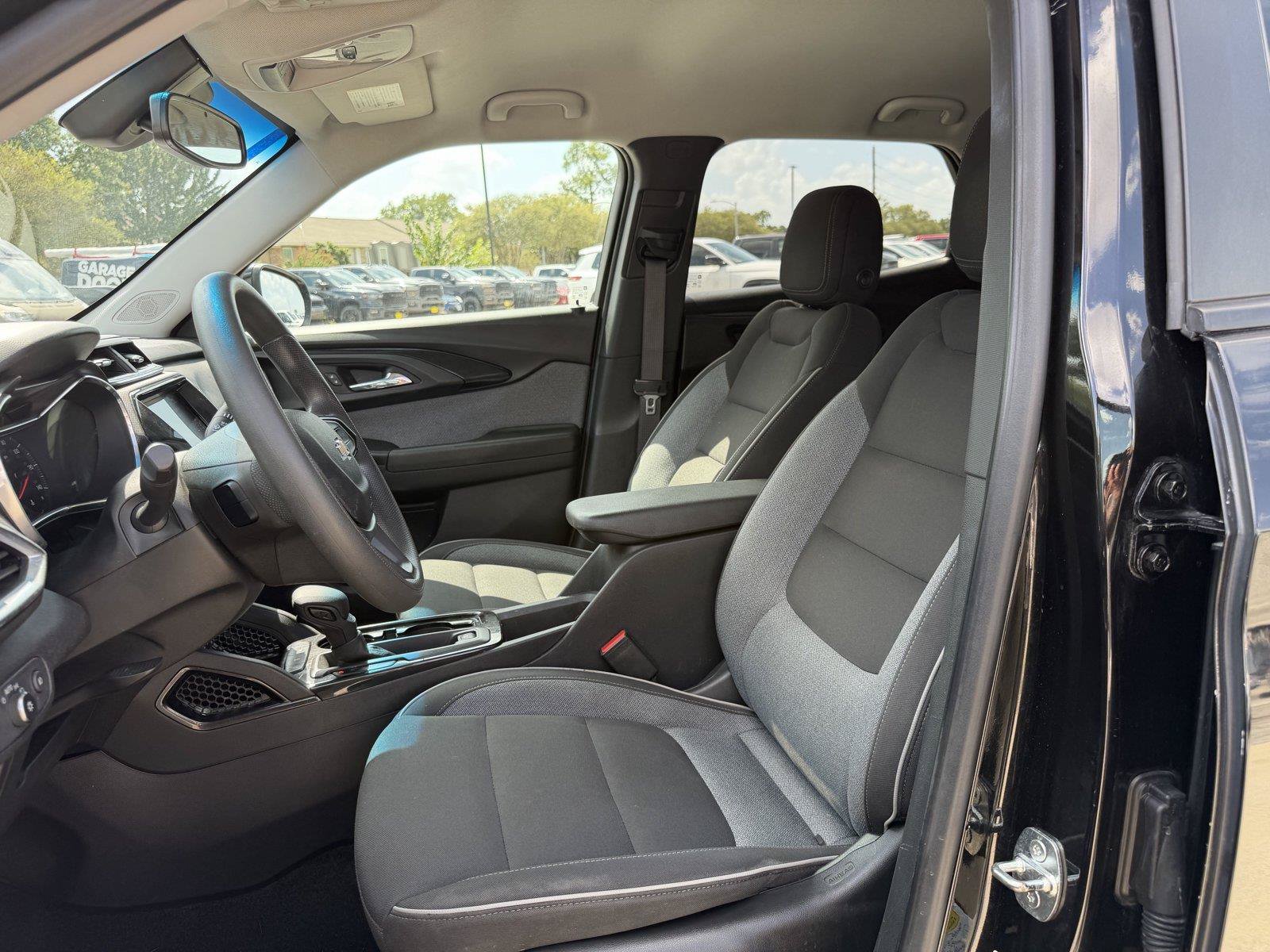 Used 2023 Chevrolet TrailBlazer LT w/ Convenience Package FWD image 15