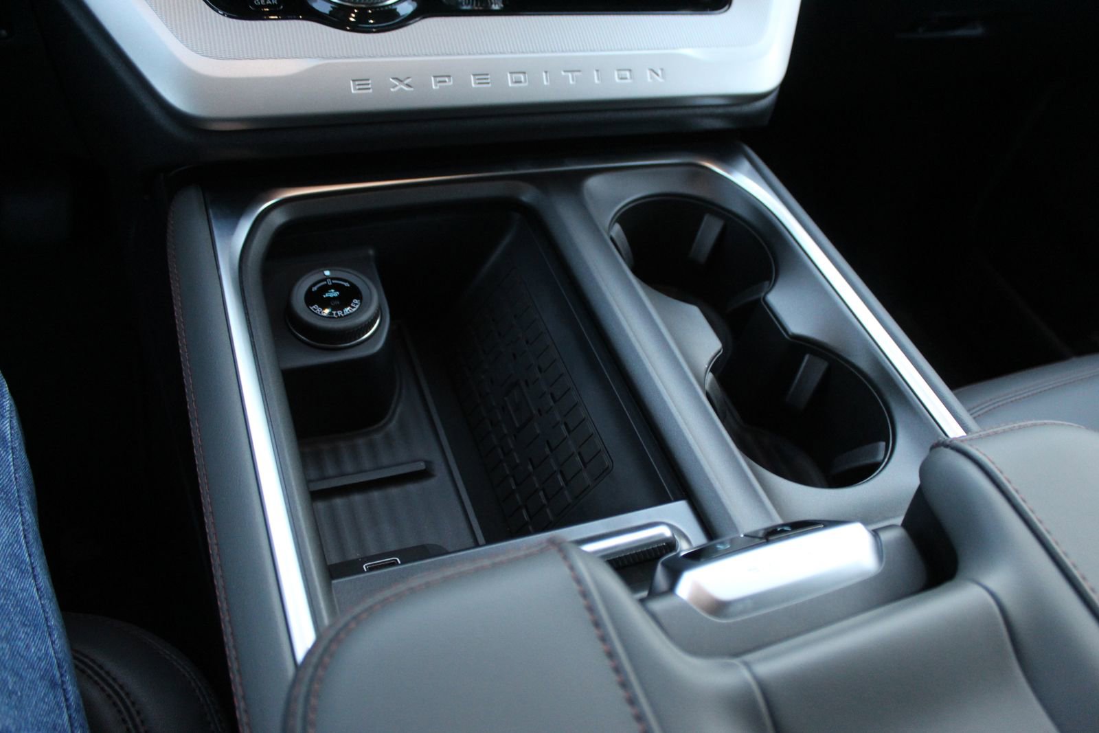 New 2025 Ford Expedition Active image 28