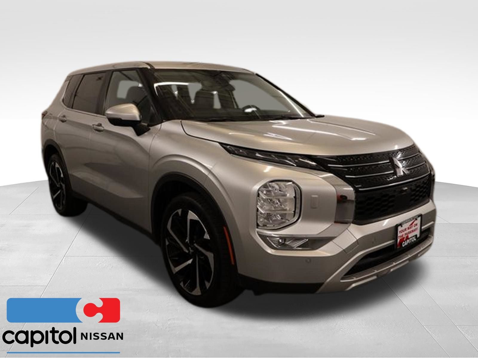 Used 2024 Mitsubishi Outlander SE