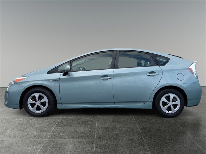 Used 2015 Toyota Prius Four FWD image 2