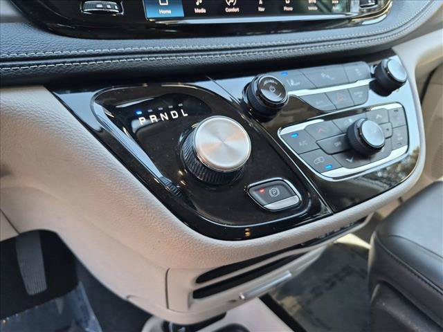 Used 2024 Chrysler Pacifica Limited FWD image 12
