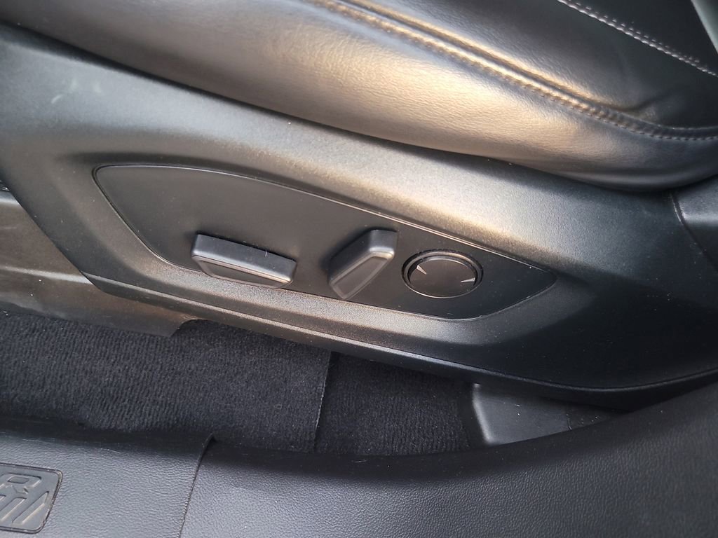 Used 2021 Ford Explorer XLT w/ Equipment Group 202A image 19