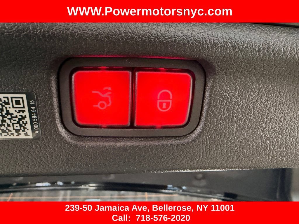 Used 2022 Mercedes-Benz C 300 4MATIC Sedan w/ Pinnacle Trim Package image 17
