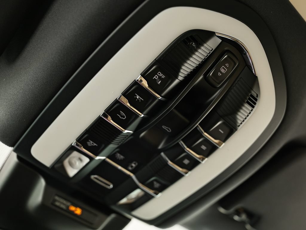 New 2026 Porsche Macan AWD/4WD image 40