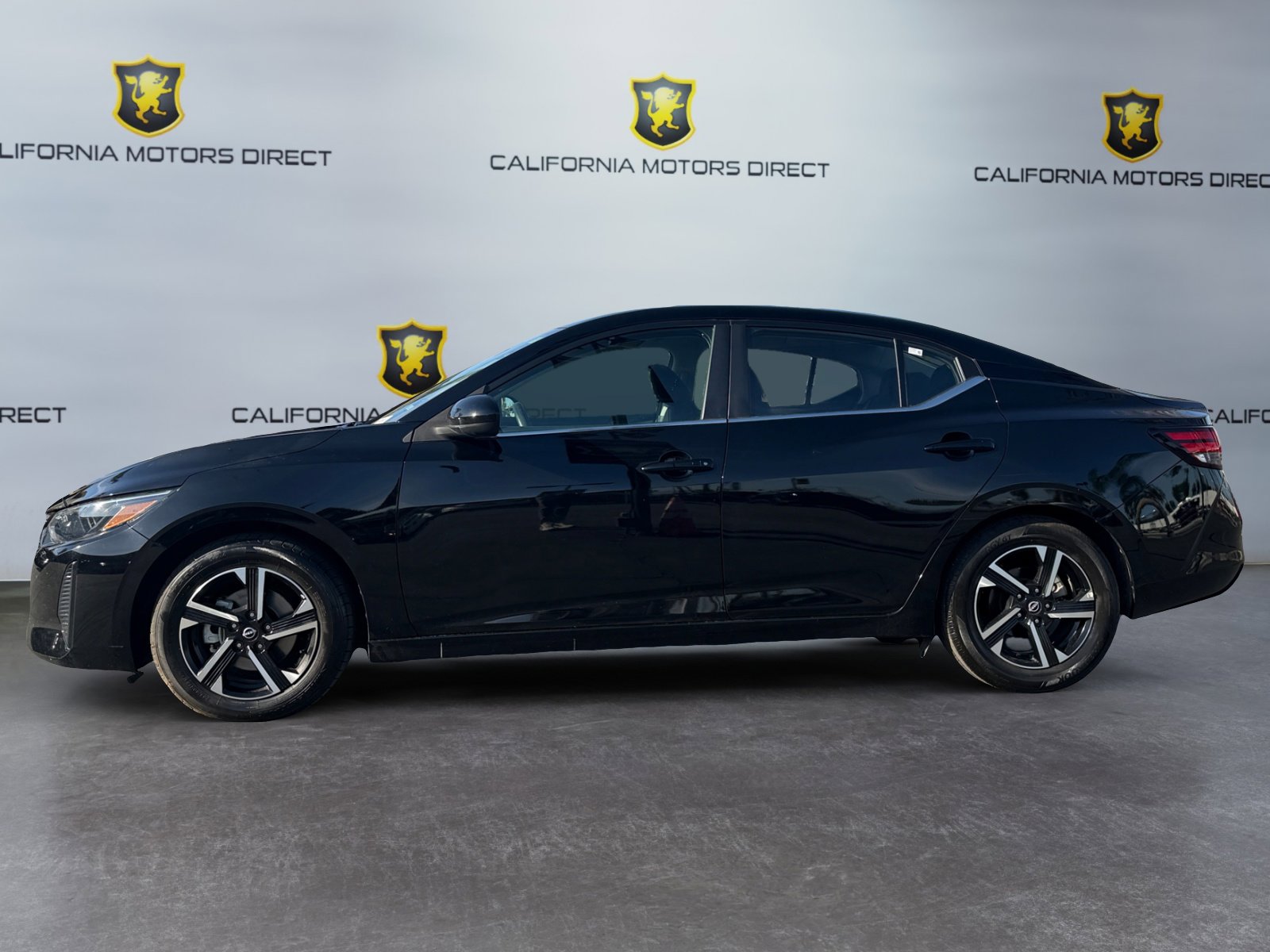 Used 2025 Nissan Sentra SV FWD image 2
