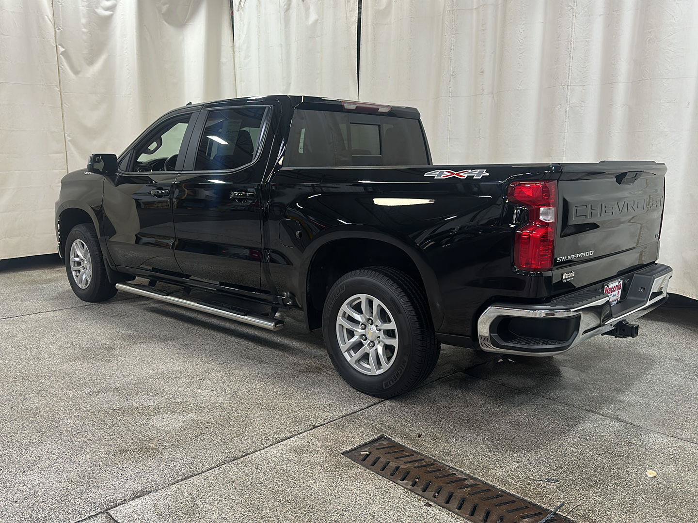 Used 2020 Chevrolet Silverado 1500 LT w/ All-Star Edition AWD/4WD image 3