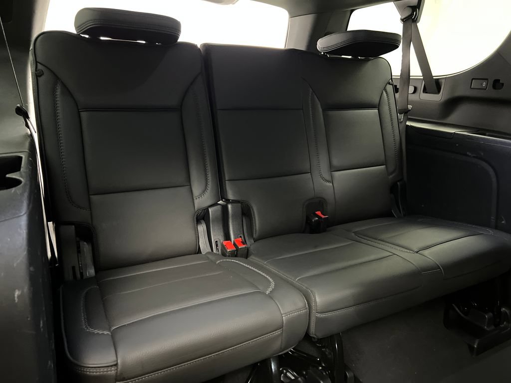 Used 2025 GMC Yukon XL Denali RWD image 36