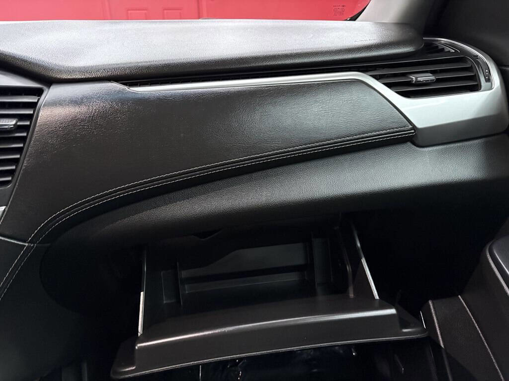 Used 2018 Chevrolet Suburban Premier image 25