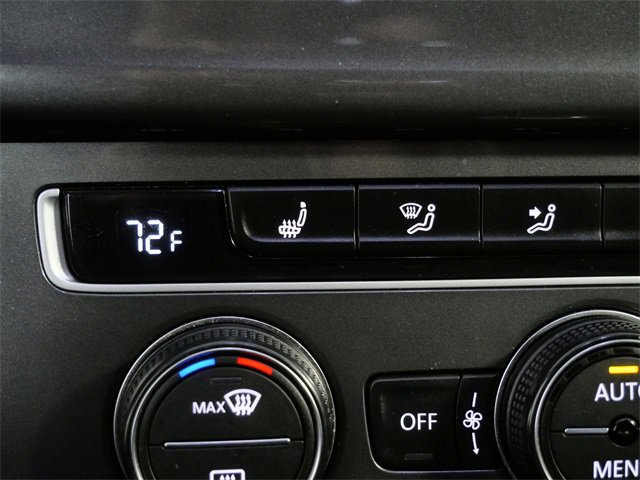 Used 2016 Volkswagen e-Golf SE w/ DC Fast Charging Package image 21