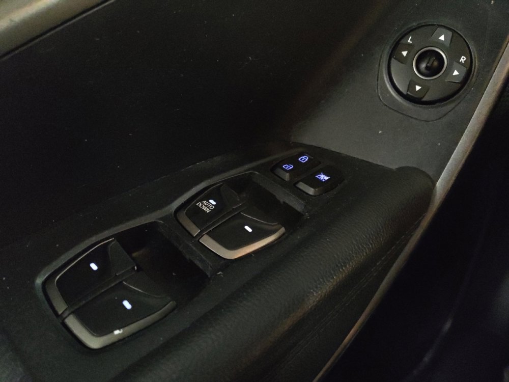 Used 2018 Hyundai Santa Fe Sport image 27