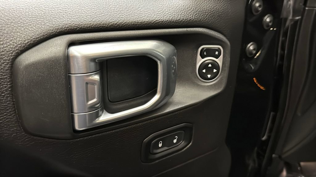 Used 2020 Jeep Gladiator Overland AWD/4WD image 21