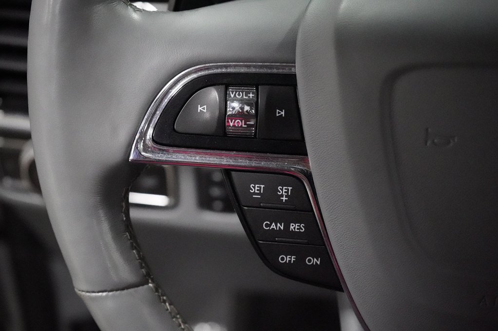 Used 2019 Lincoln Navigator L Select RWD image 14