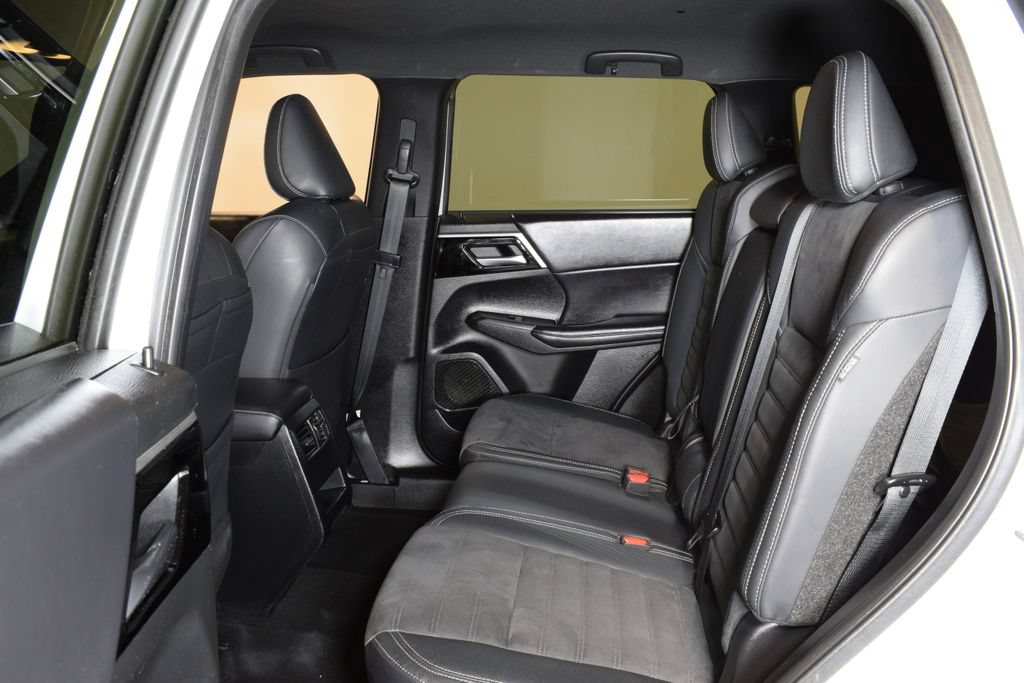 Used 2023 Mitsubishi Outlander SE AWD/4WD image 27