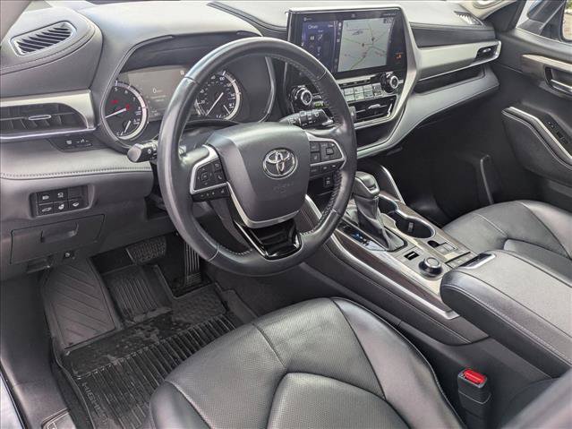 Used 2022 Toyota Highlander Platinum AWD/4WD image 11