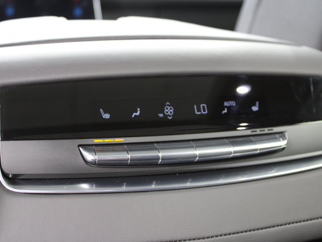 Used 2026 Cadillac Escalade ESV Sport AWD/4WD image 18