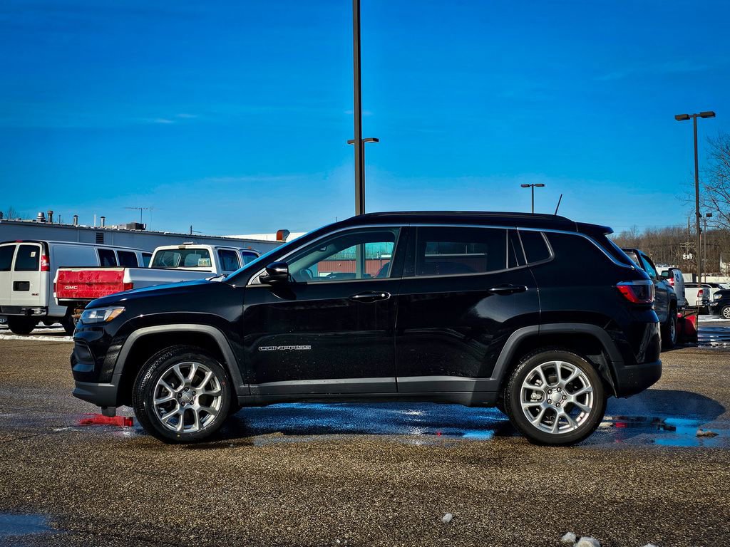 Used 2024 Jeep Compass Latitude image 6