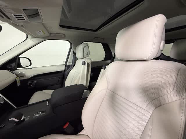 New 2026 Land Rover Discovery S AWD/4WD image 16