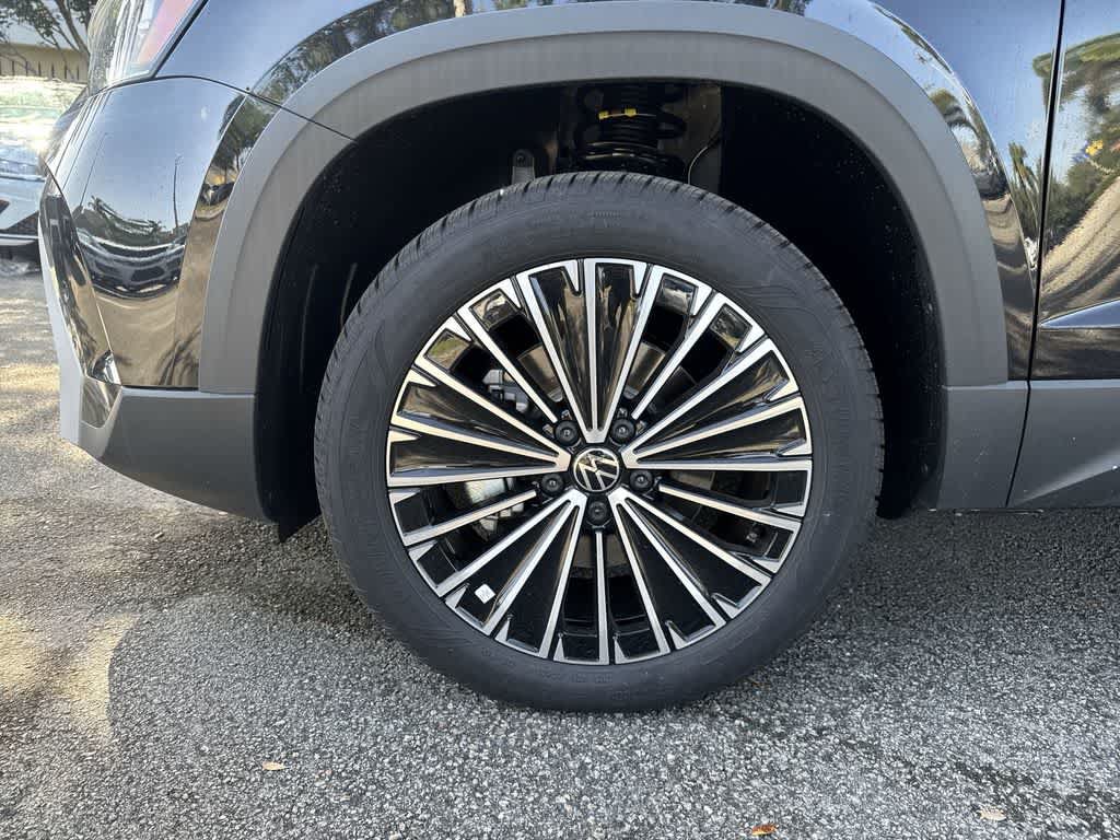 New 2026 Volkswagen Taos SE FWD image 10