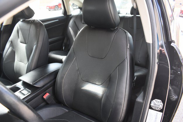 Used 2019 Ford Fusion Energi Titanium FWD image 17