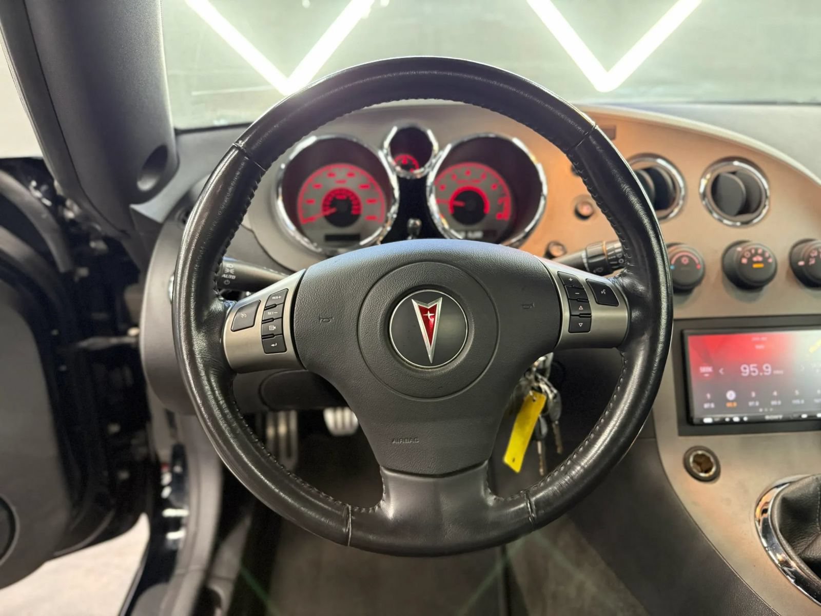 Used 2006 Pontiac Solstice Convertible w/ Premium Package RWD image 31