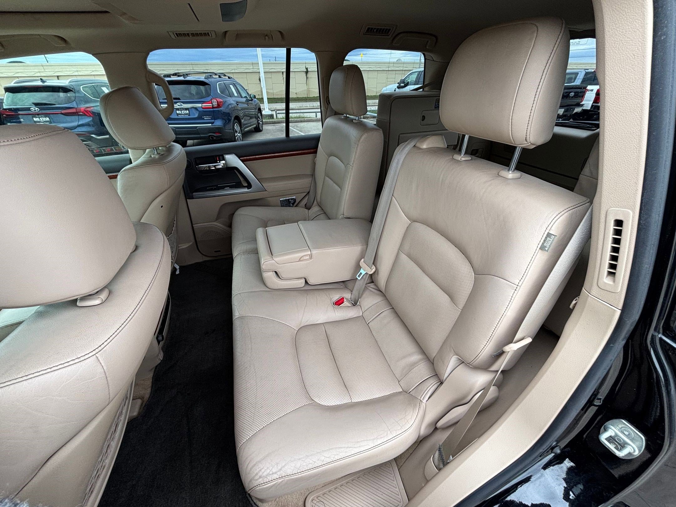 Used 2013 Toyota Land Cruiser image 23