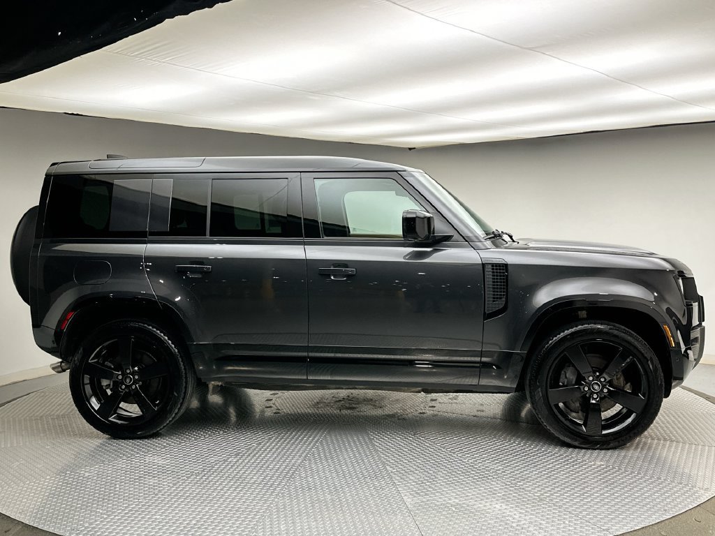 Used 2025 Land Rover Defender 110 X-Dynamic SE AWD/4WD image 14