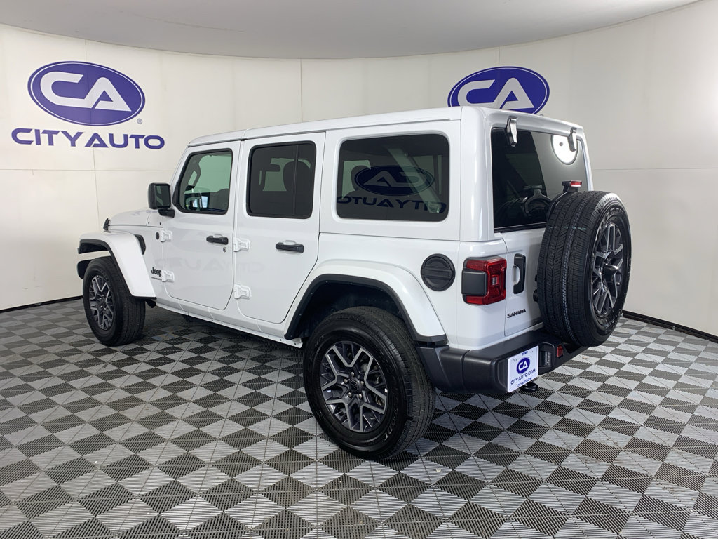 Used 2025 Jeep Wrangler Sahara AWD/4WD image 5