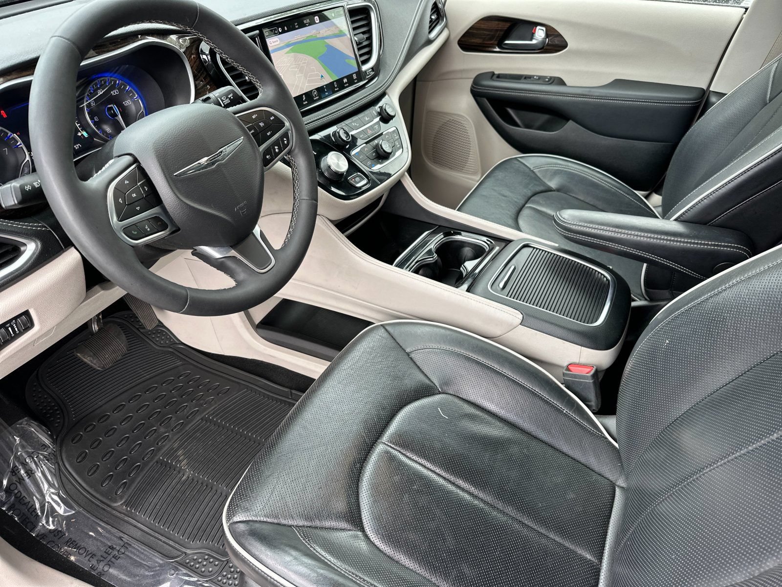 Used 2023 Chrysler Pacifica Limited FWD image 11
